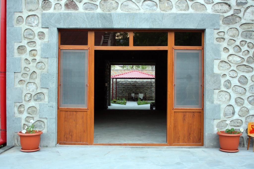 Christy Hotel Goris Exterior photo