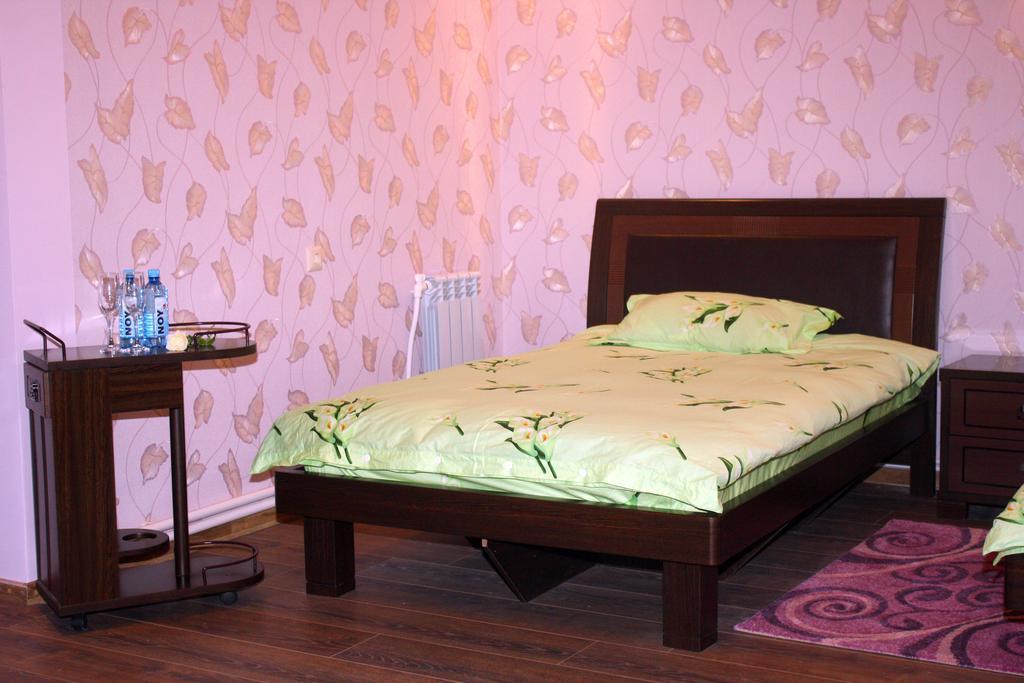 Christy Hotel Goris Exterior photo