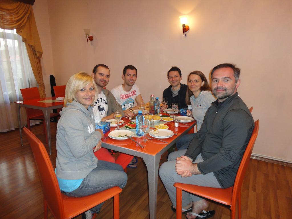 Christy Hotel Goris Exterior photo