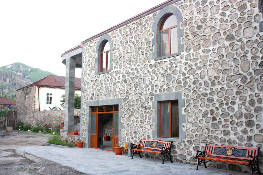 Christy Hotel Goris Exterior photo