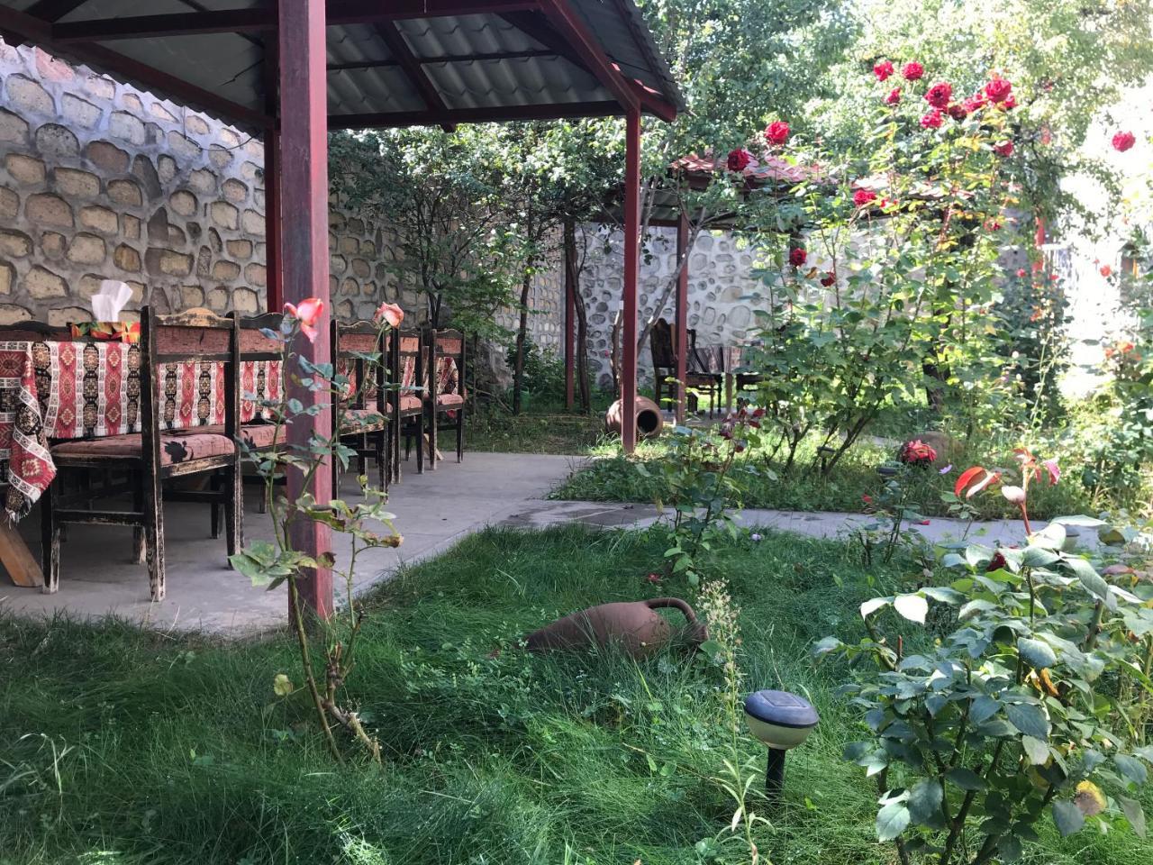 Christy Hotel Goris Exterior photo